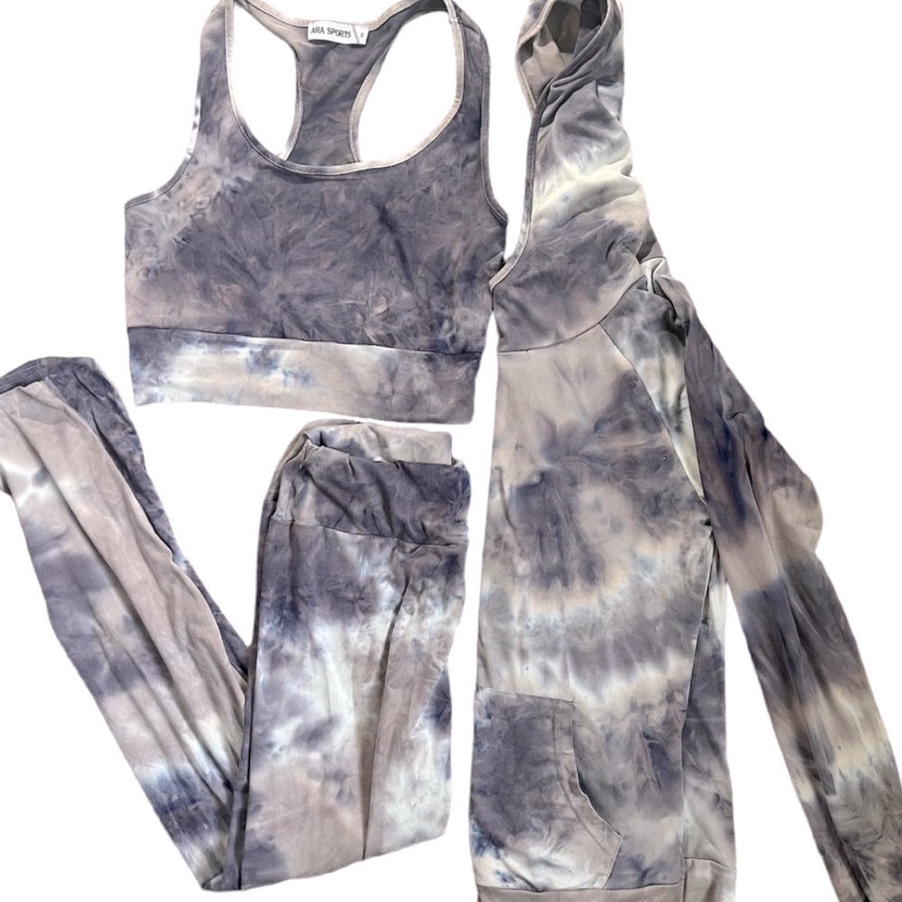 Purple tie dye 3 piece set. The brand is Ara Sports . The size is S.
